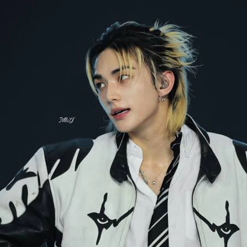 Hwang Hyunjin thumbnail