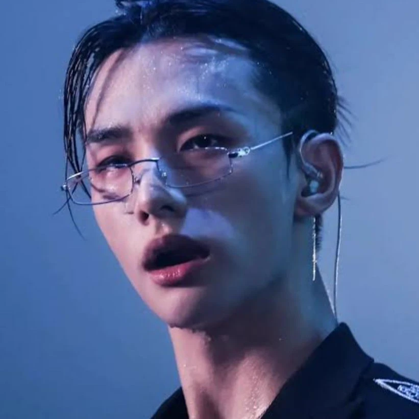 Hwang Hyunjin thumbnail