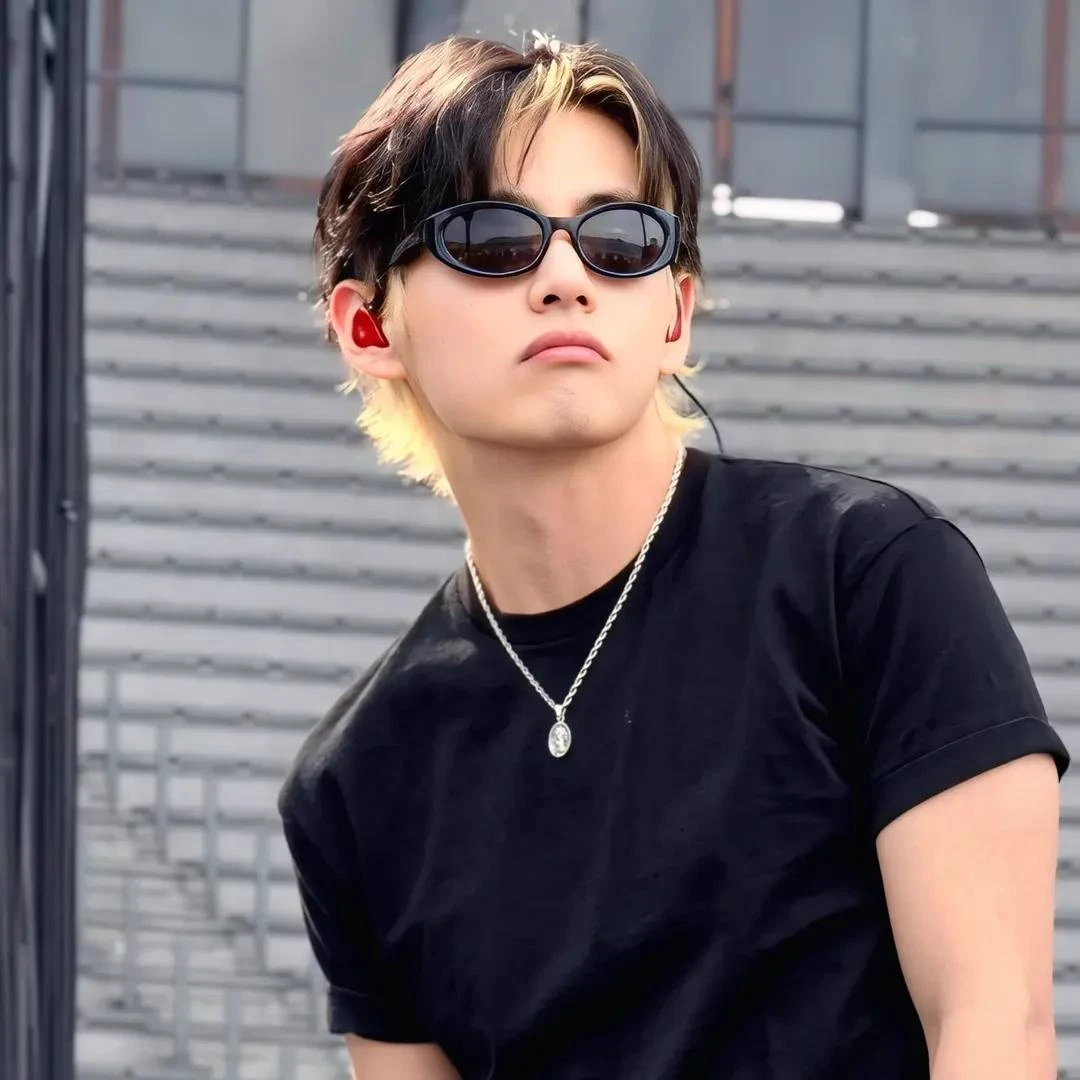 Kim Taehyung thumbnail