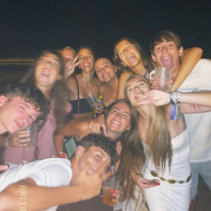 Group of friends thumbnail