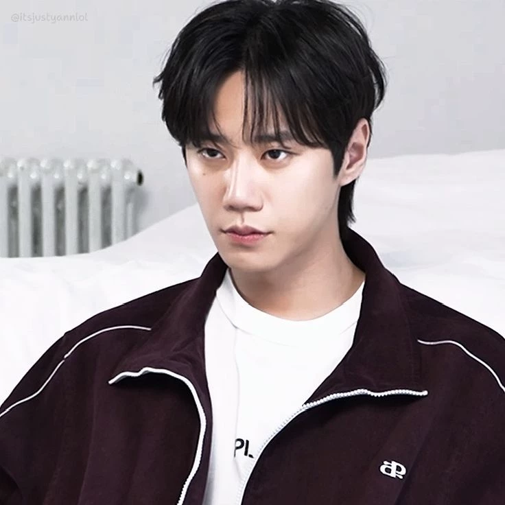 Lee Jun Young thumbnail