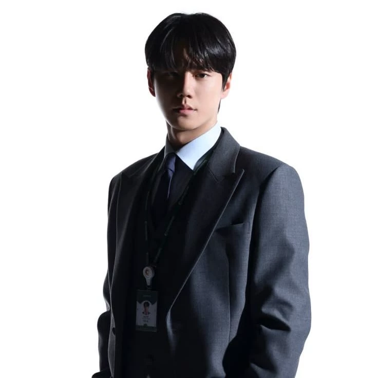 Lee Jun Young thumbnail