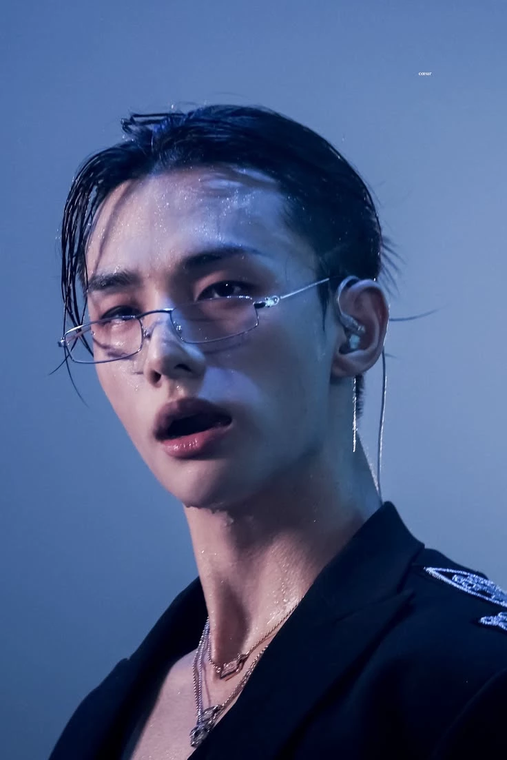 Hwang Hyunjin thumbnail
