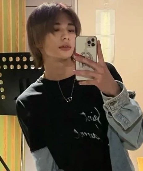 hyunjin thumbnail