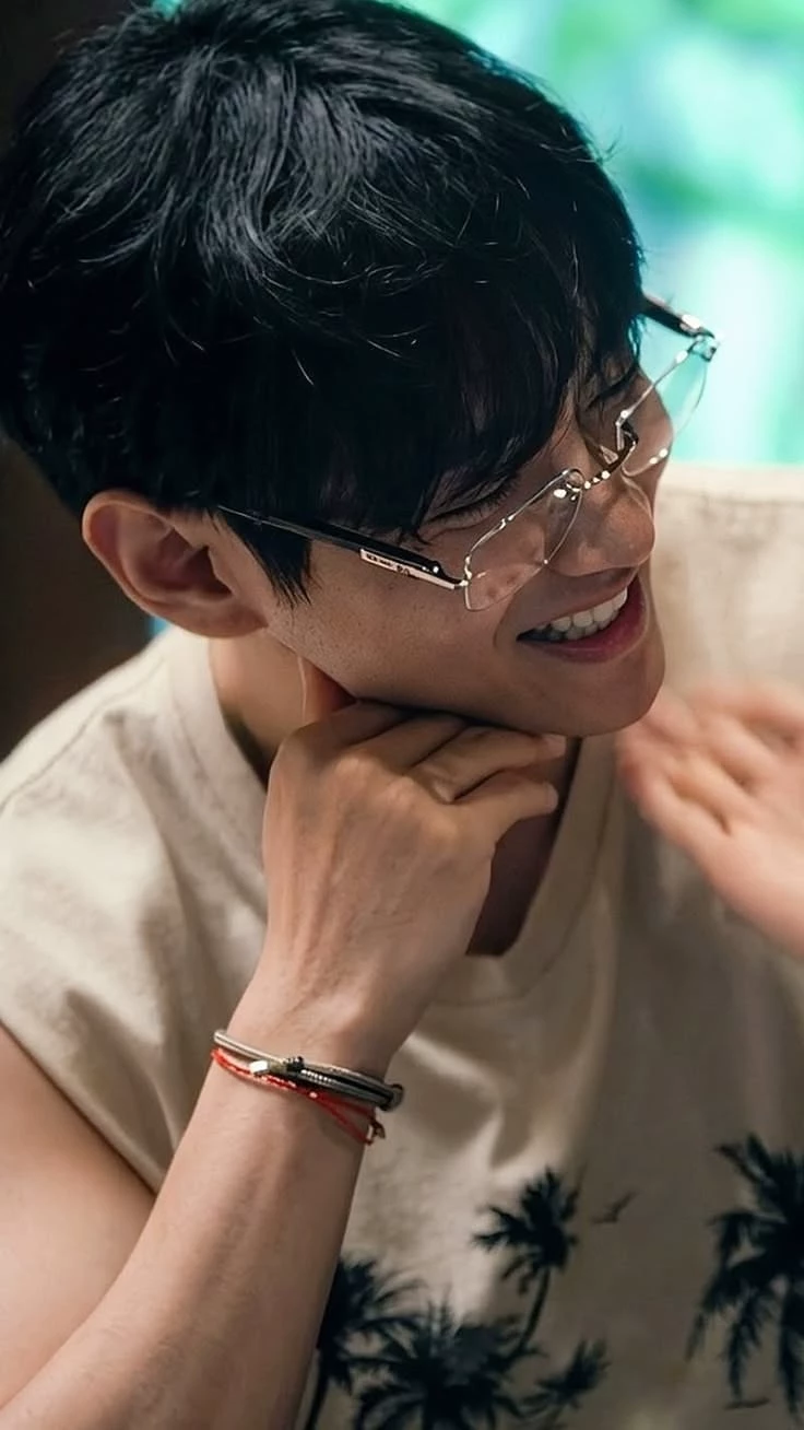 Kim Taehyung  thumbnail