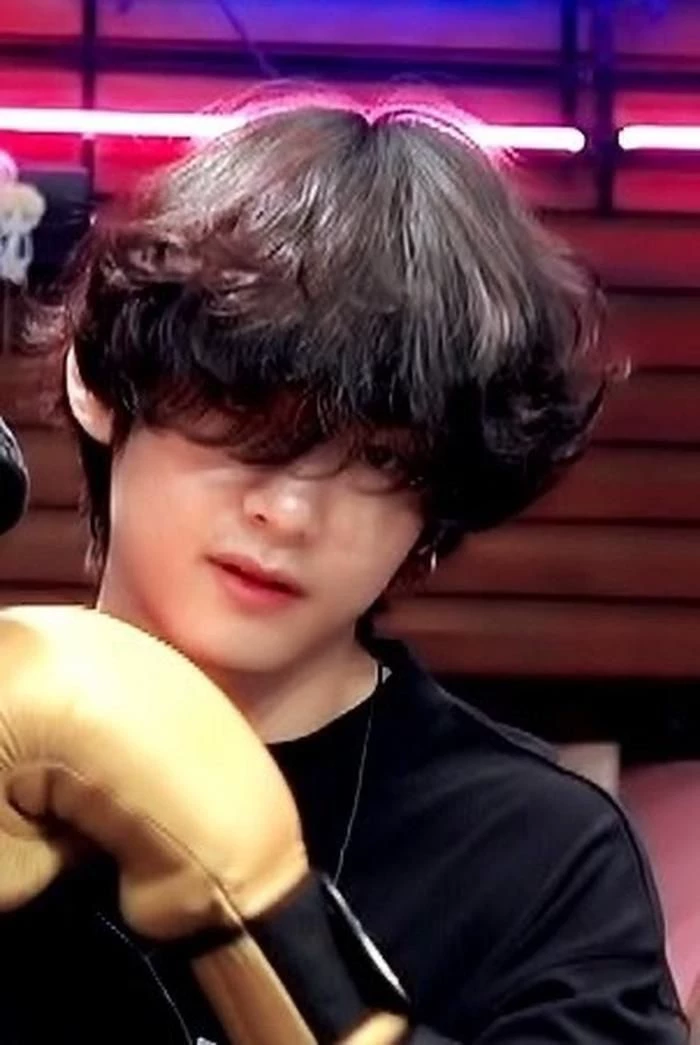 Kim Taehyung thumbnail