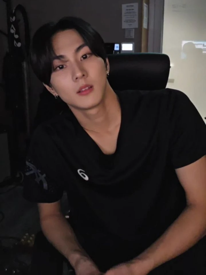 Yang Jungwon - Idol thumbnail