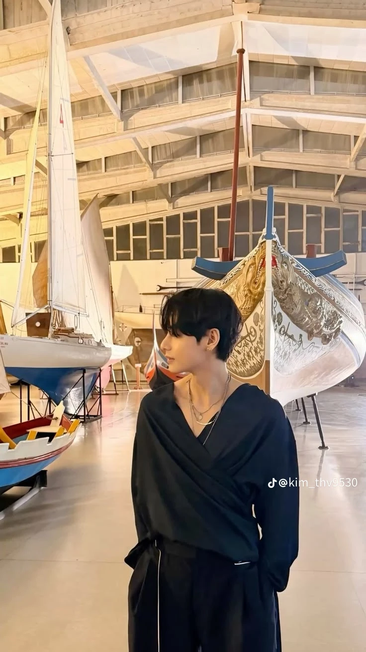 Kim Taehyung thumbnail