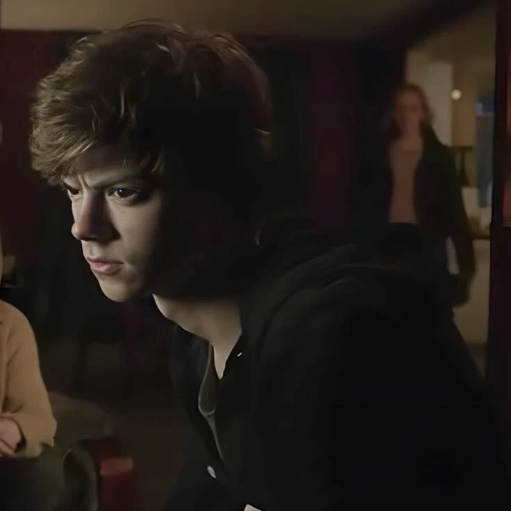 Thomas Sangster thumbnail