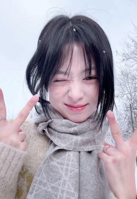 Ahyeon thumbnail