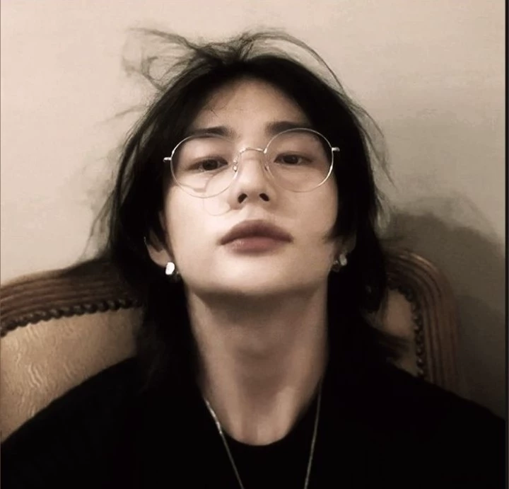 Hwang Hyunjin thumbnail