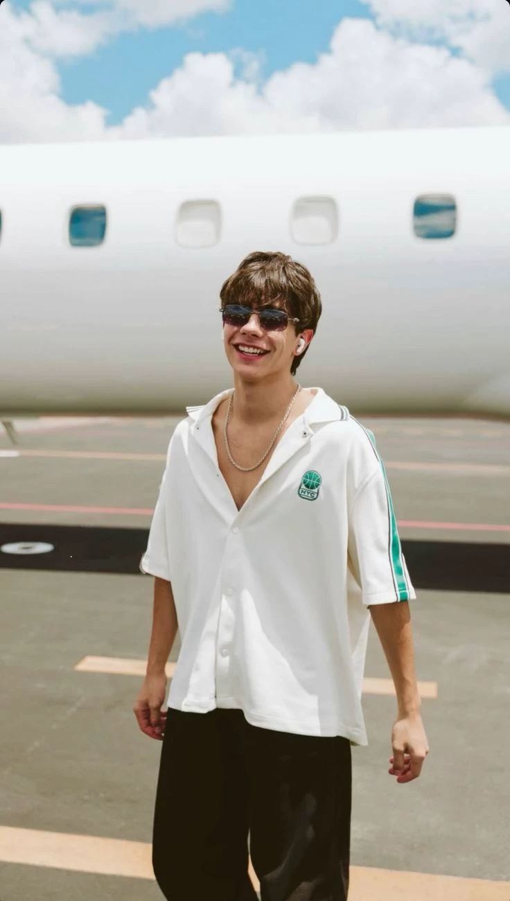 story on TikTok "magical love" thumbnail