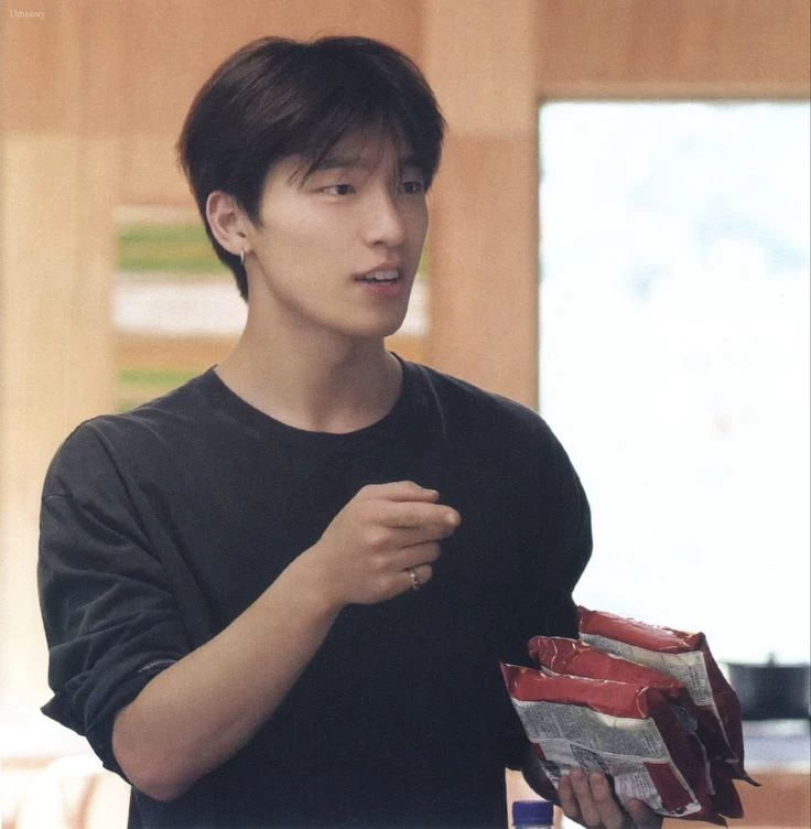 Lee Chan  thumbnail