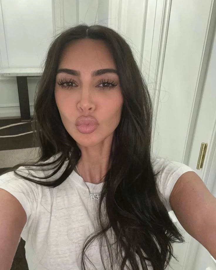 Kim Kardashian/ Kimberly Noel Kardashian thumbnail