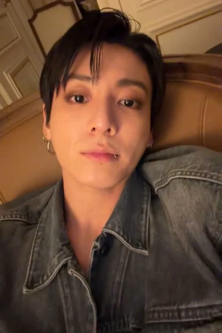 Jeon Jungkook ⛓️ thumbnail