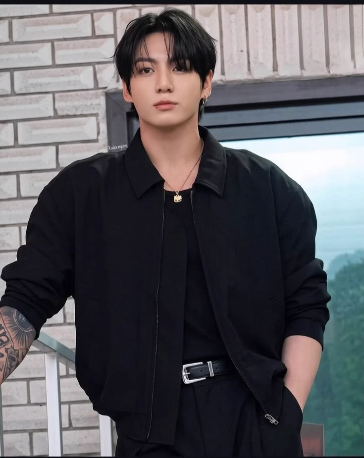 Jungkook - guy at the club thumbnail