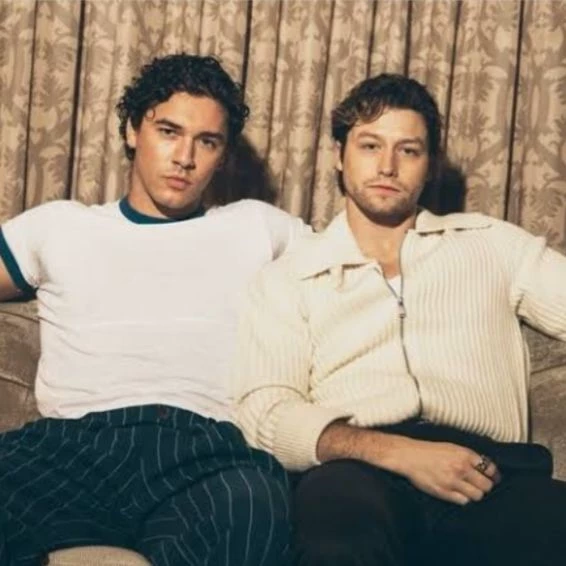 Garrett Garham e dean di laurentis  thumbnail