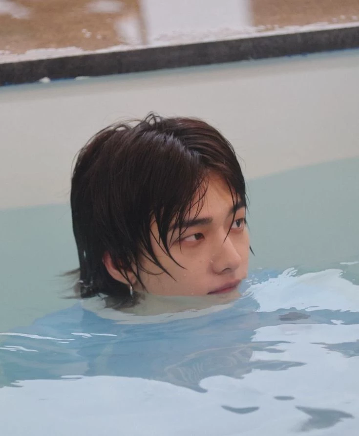 hyunjin thumbnail