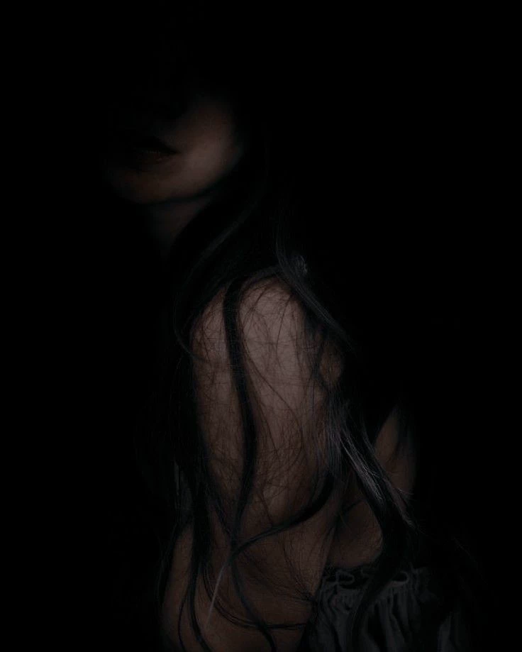 Let me in, I'm cold... / Horror / Paranormal / vlv / wlw / Wlw / thumbnail