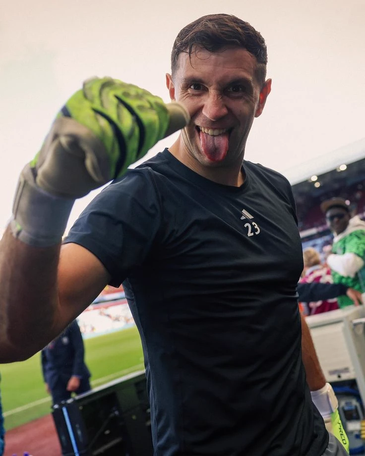 Emiliano Martinez - Dibu thumbnail