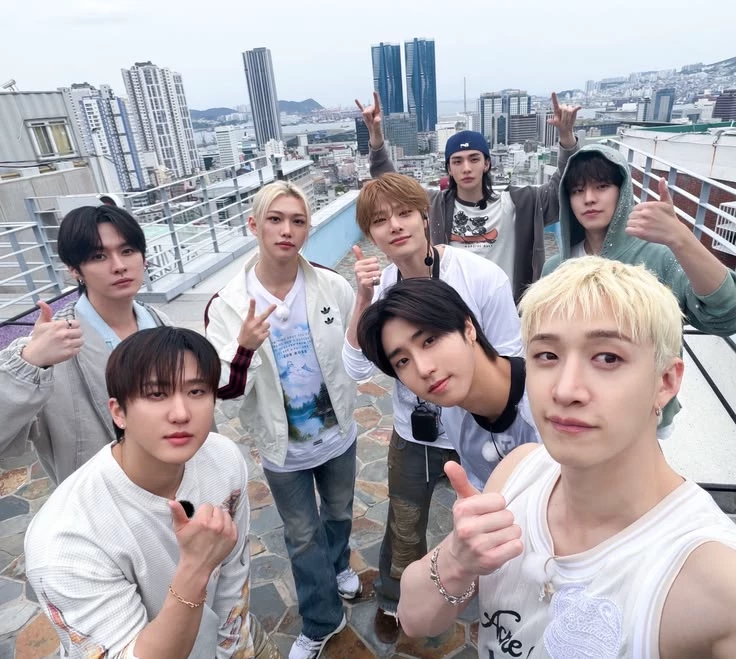 Stray kids thumbnail