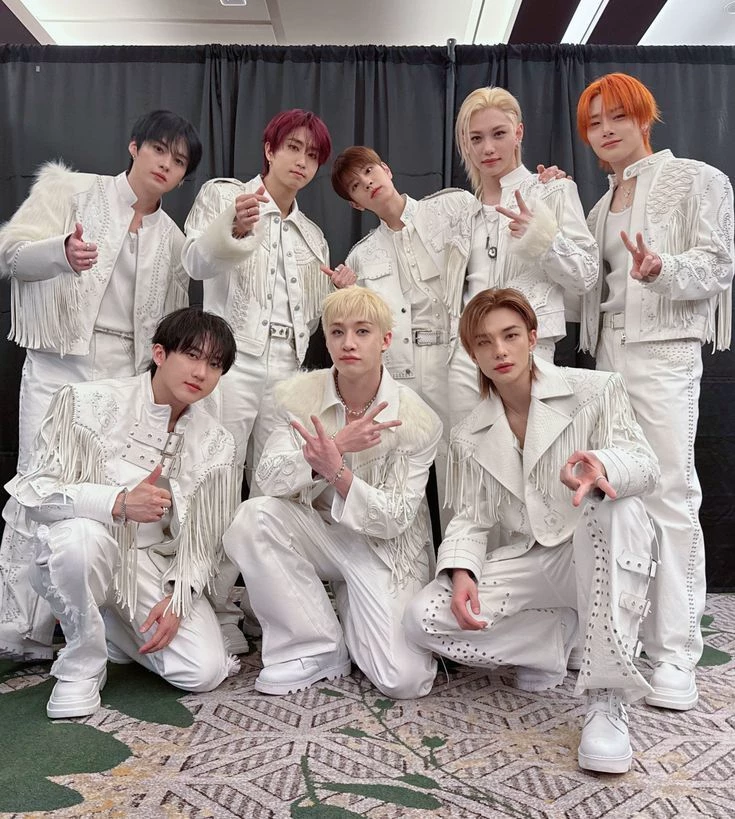 stray kids thumbnail