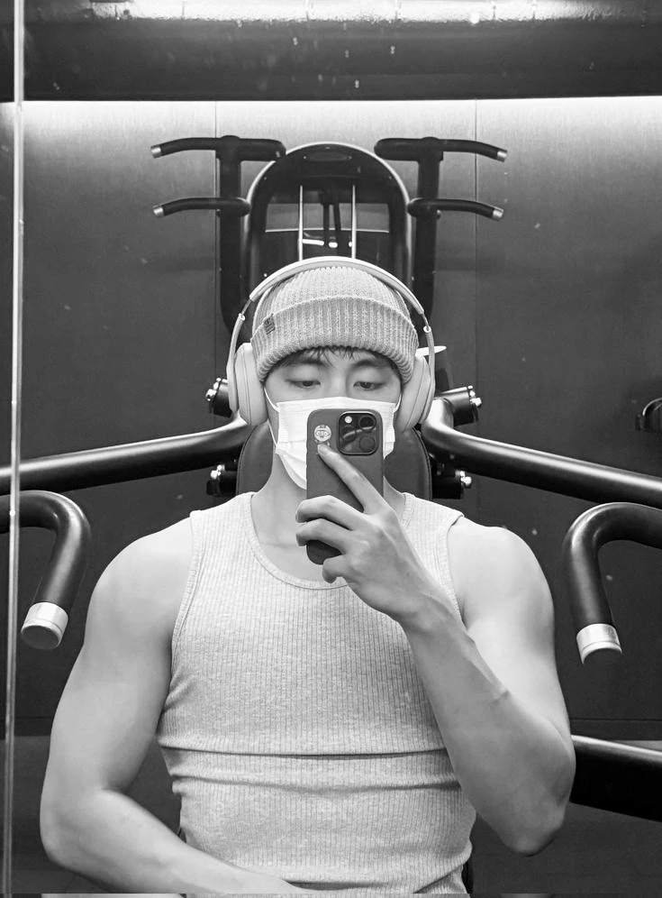 KIM TAEHYUNG thumbnail