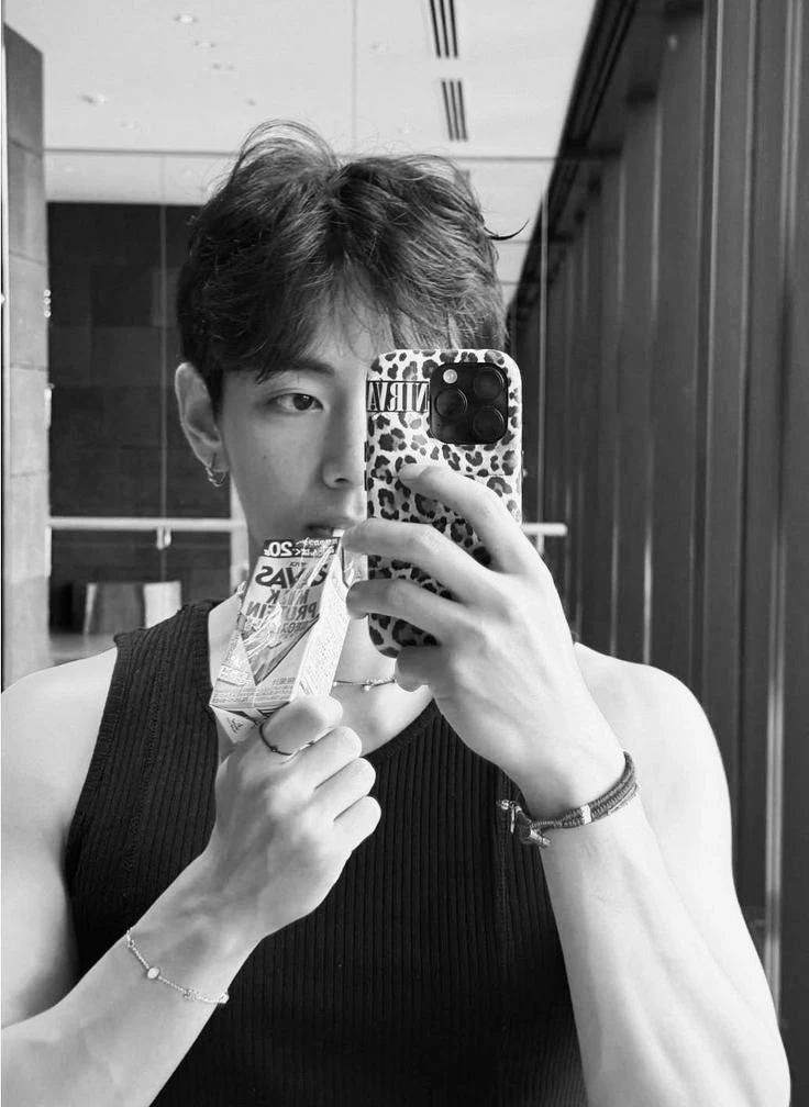 KIM TAEHYUNG thumbnail