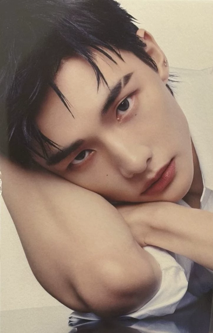 Hwang Hyunjin thumbnail