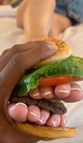MC Donald feet burger (Female) thumbnail