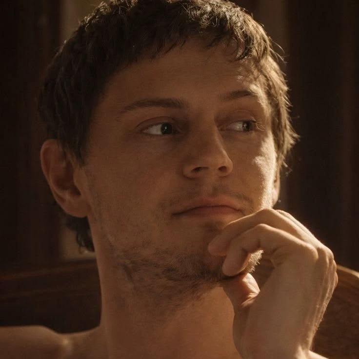evan Peters thumbnail