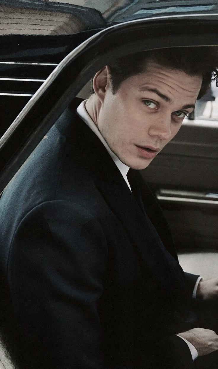 Bill Skarsgard thumbnail