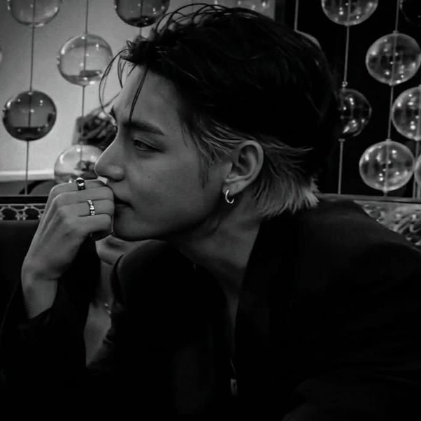 Kim Taehyung thumbnail