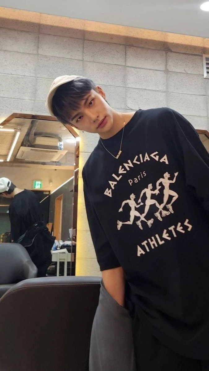 Hwang Hyunjin thumbnail