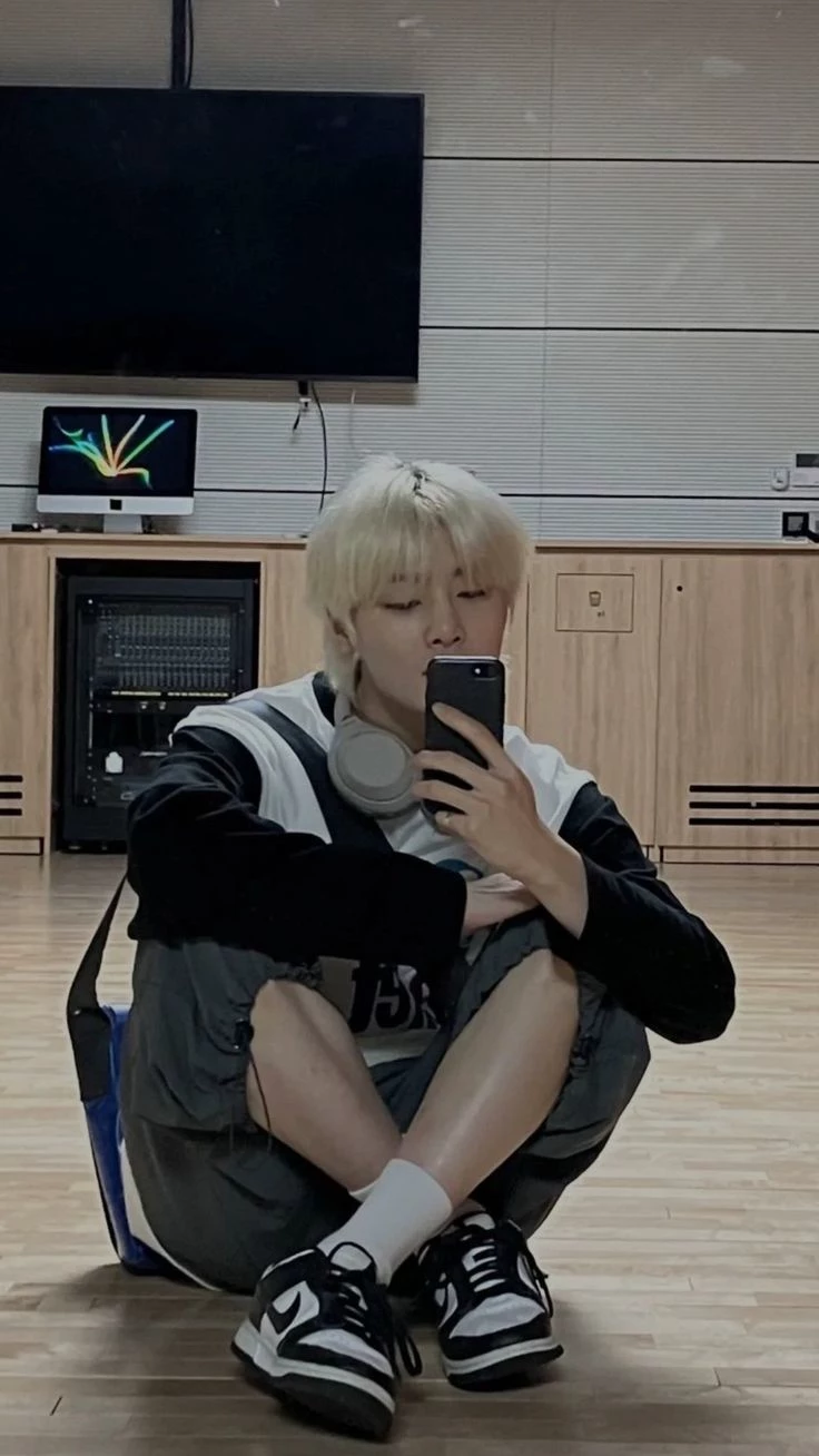 Jeongin - novio thumbnail