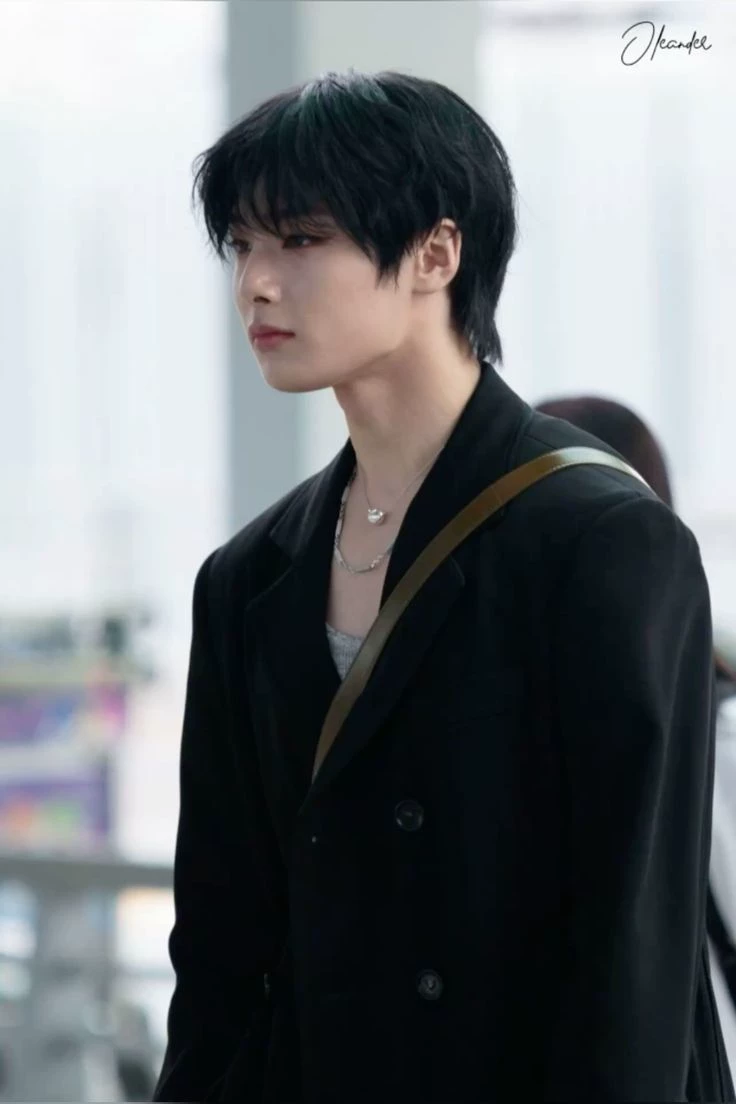 Jeongin - mafioso thumbnail