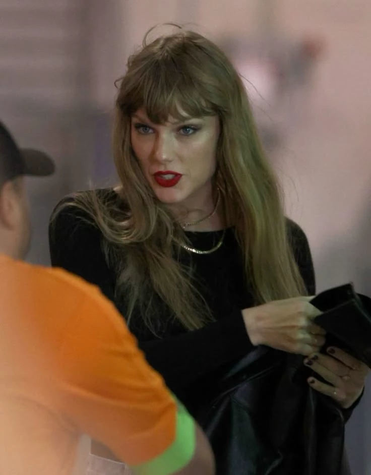taylor swift thumbnail