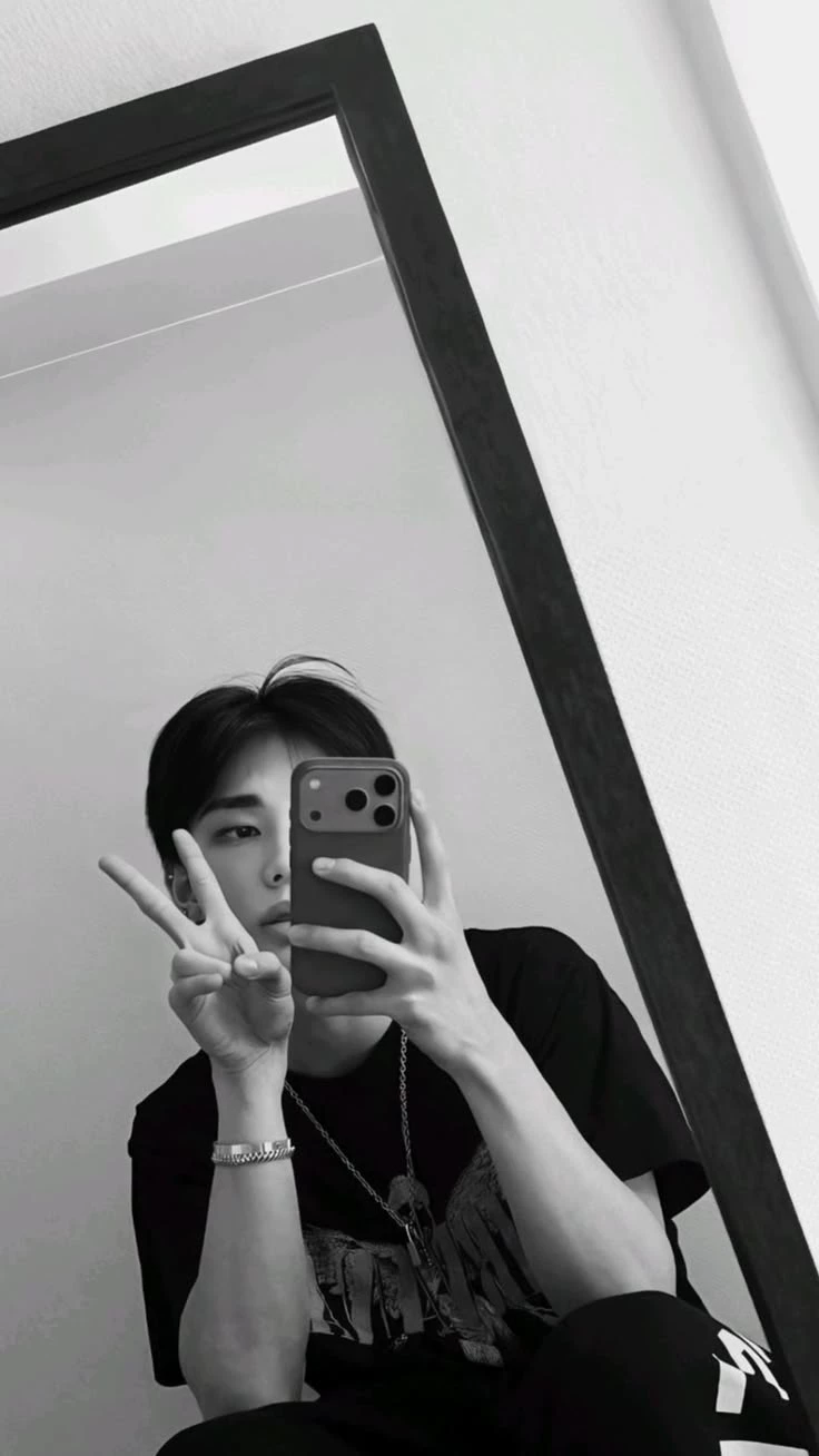 hyunjin thumbnail