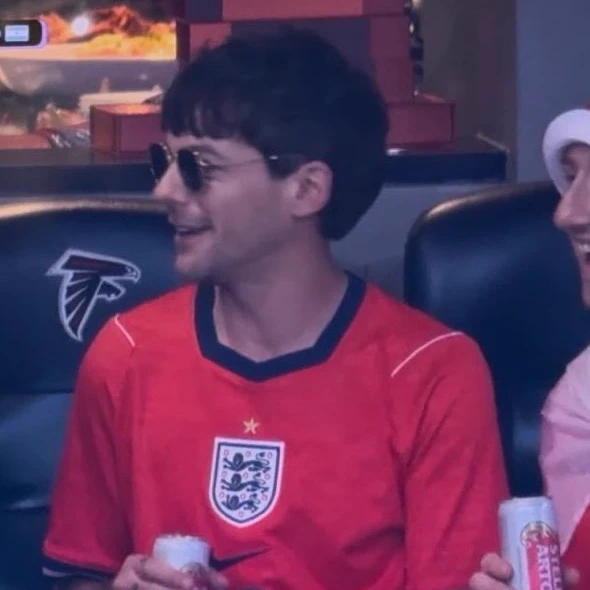 Louis Tomlinson thumbnail