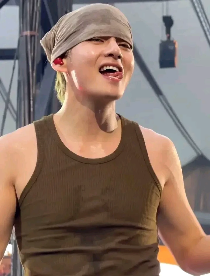Kim Taehyung  thumbnail