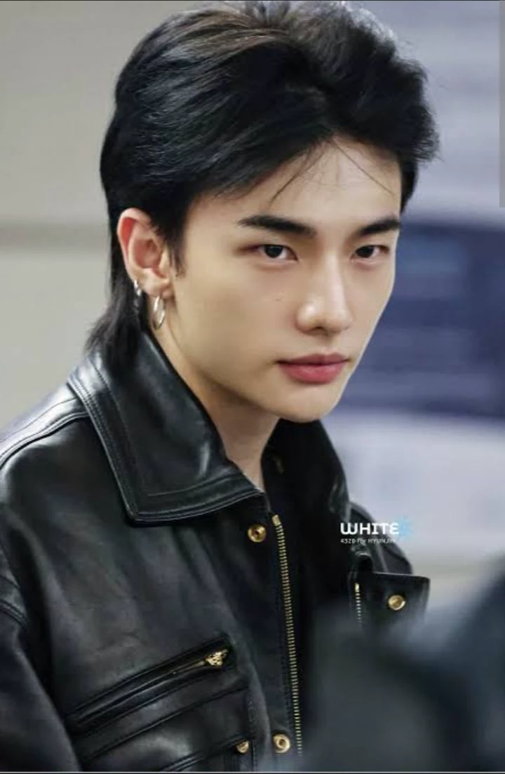 Hwang hyunjin  thumbnail