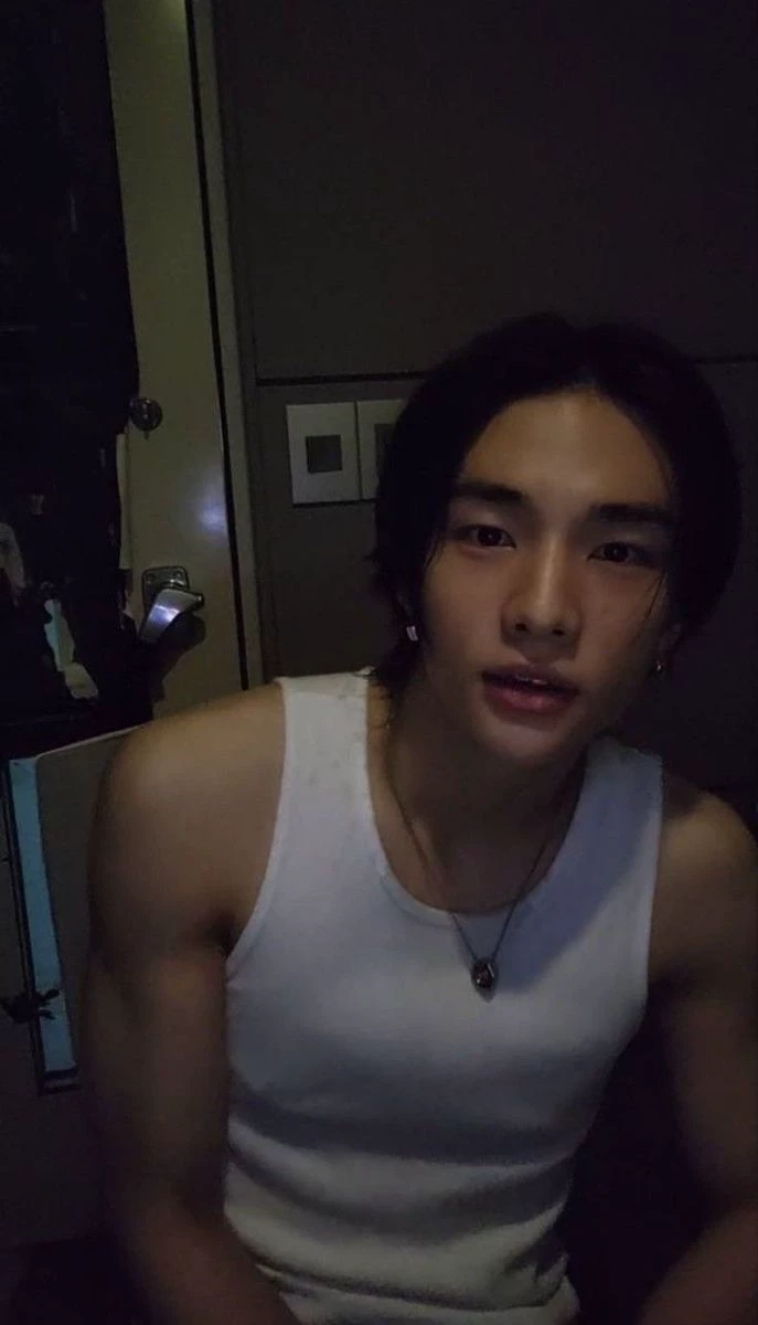 hwang hyunjin thumbnail