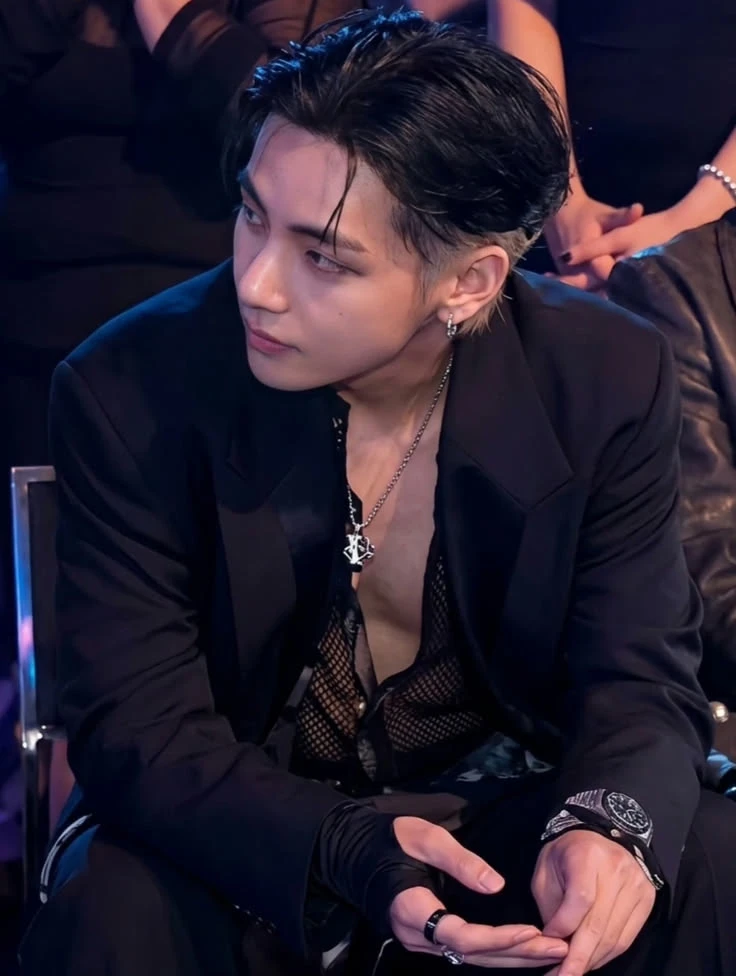 Kim Taehyung thumbnail