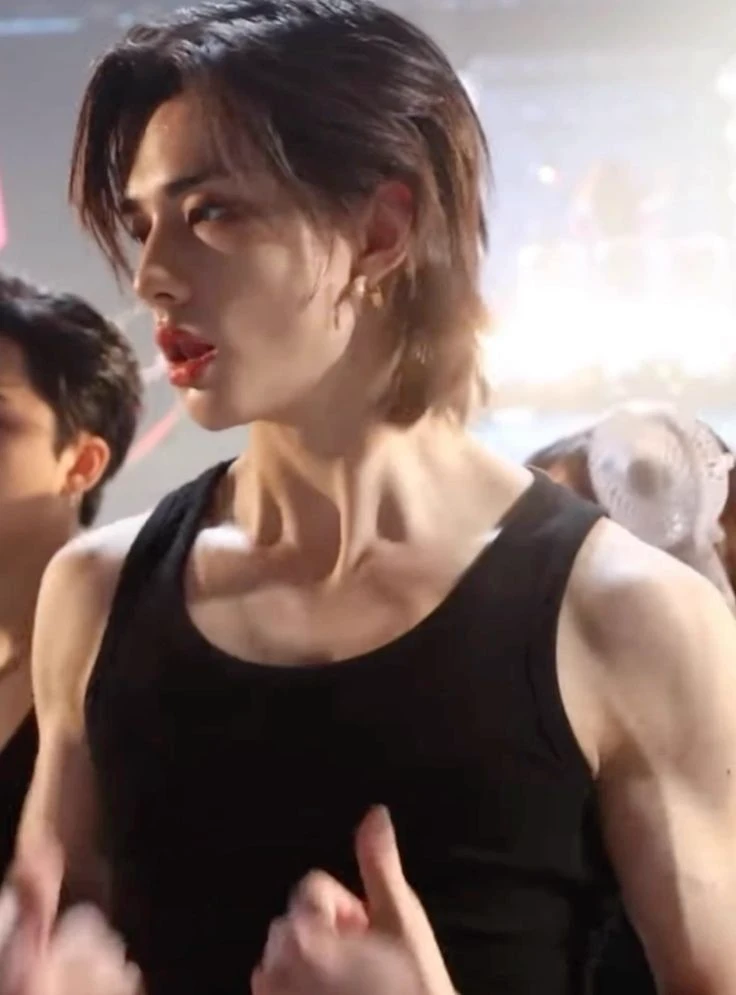 Hwang Hyunjin thumbnail