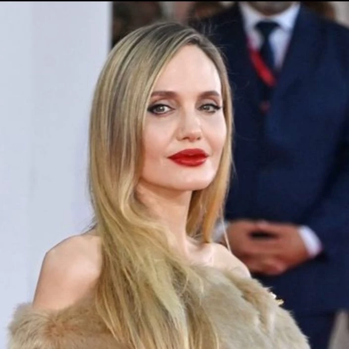 Angelina Jolie thumbnail