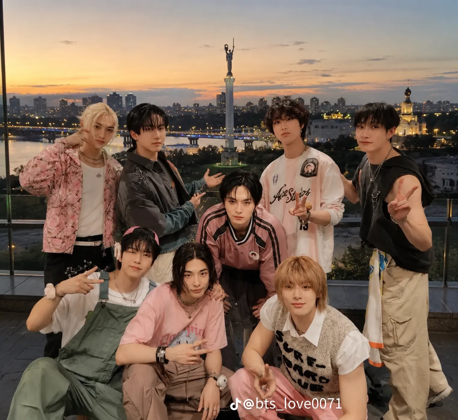 stray kids thumbnail