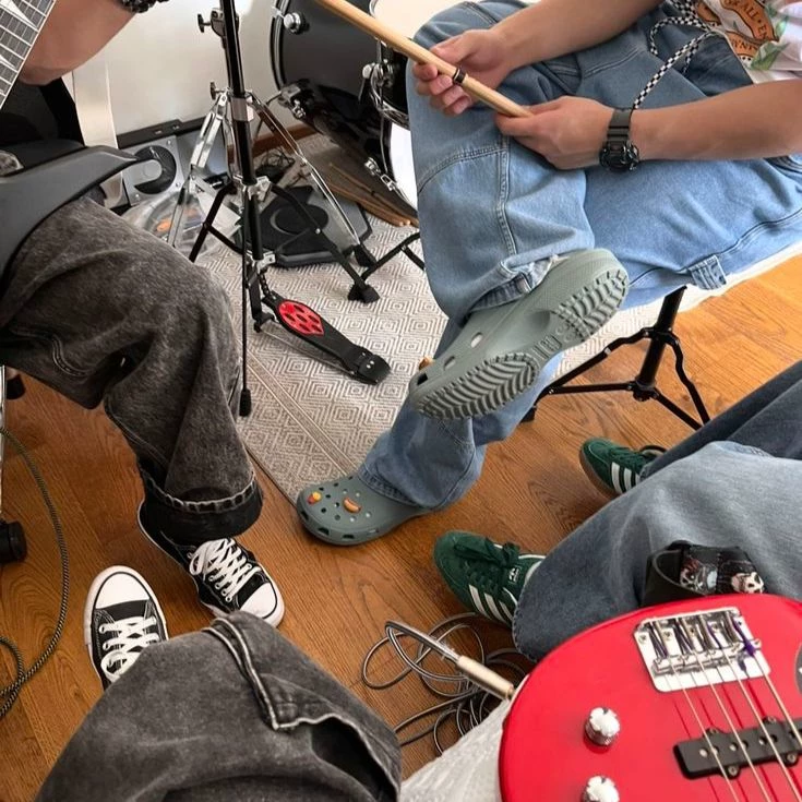 Music band thumbnail