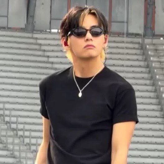 Kim Taehyung thumbnail
