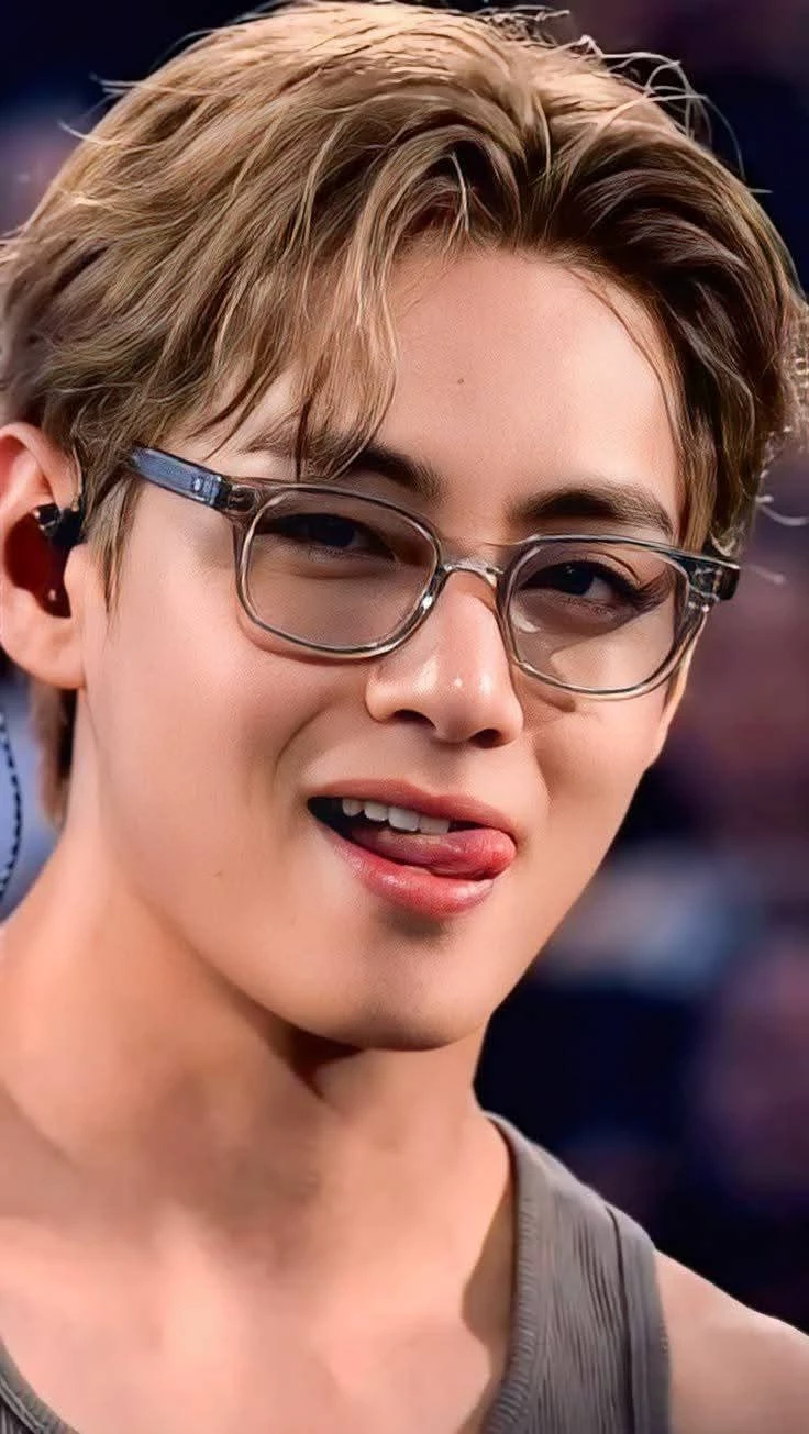 Kim Taehyung thumbnail