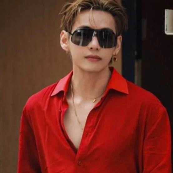 Kim Taehyung thumbnail